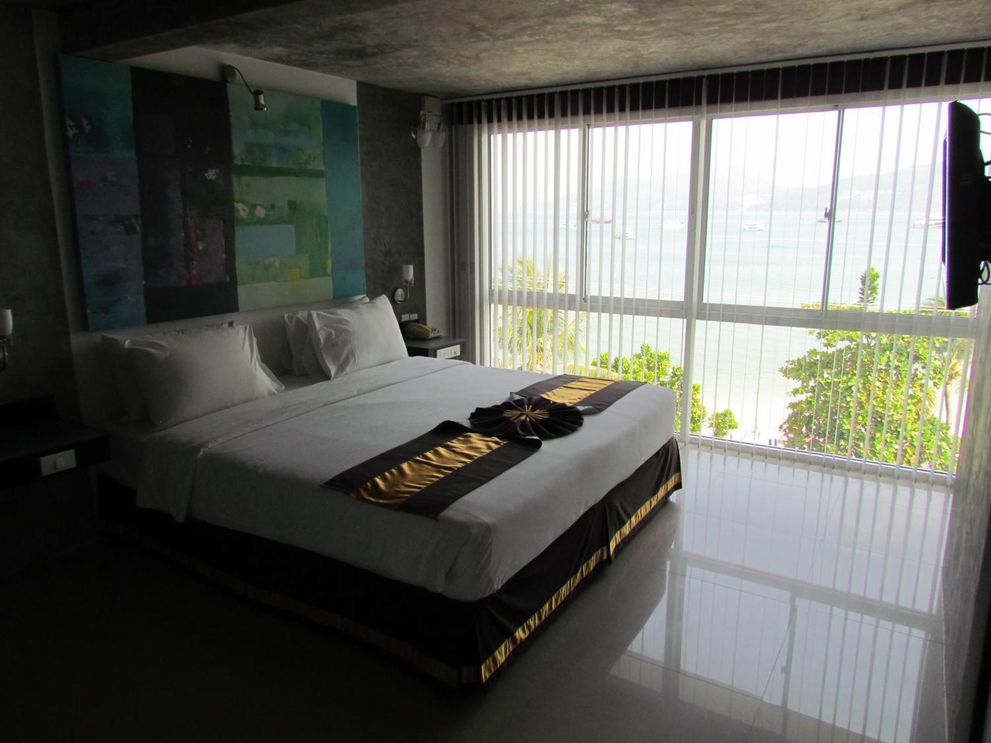 The Front Hotel And Apartments Patong Bilik gambar